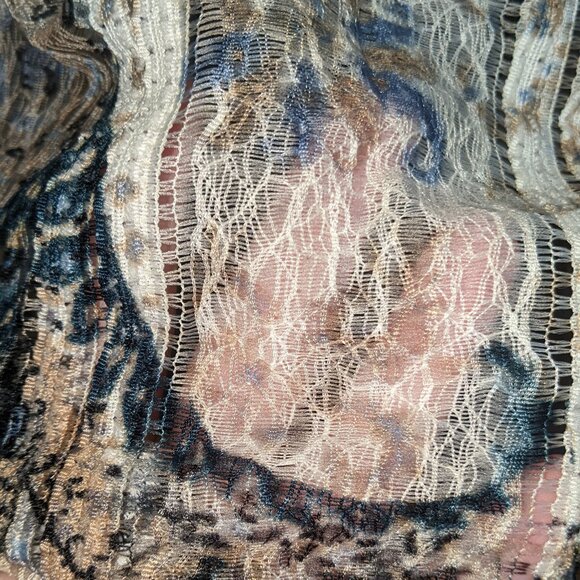 Slim fit sheer lace paisley short sleeve T-shirt - Picture 2 of 5